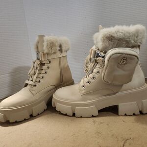 Women's Steve Madden ankle boots size 6, Never Used